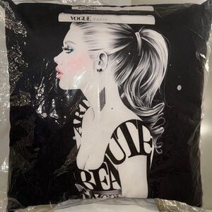 🖤🤍 Fashion Vogue Paris Graphic Pillow